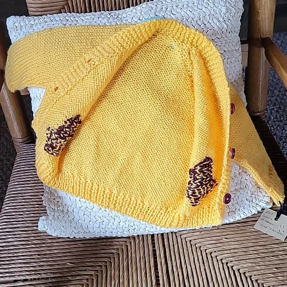 Handmade toddler cardigan, corn yellow with burgandy rocking horses, sz 18 month - Picture 4 of 10